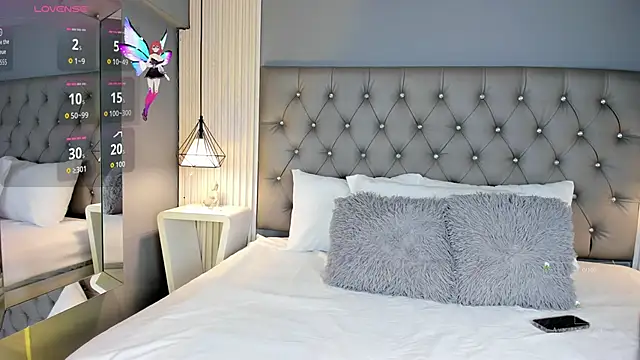 LunaBloomn online show from 10, 11, 2025