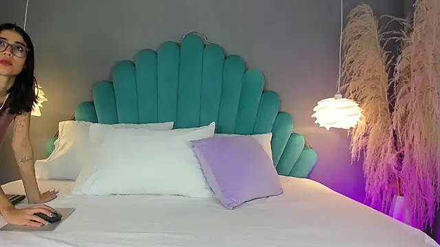 LunaBloomn online show from 20, 10, 2025