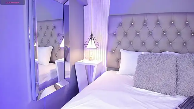 LunaBloomn online show from 20, 12, 2025