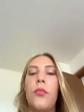 Snapshot of AllesandraLove chatting on 19, 7, 2026 AllesandraLove online show from 19, 7, 2026