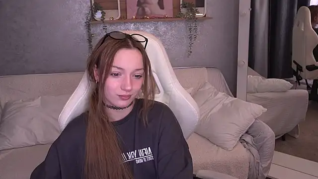 FoxyMayy online show from 2, 12, 2025