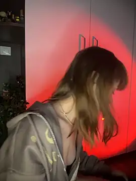 BabyBee  online show from 27, 10, 2025