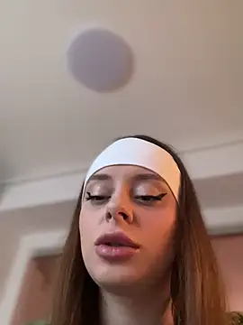 BabyBee  online show from 26, 10, 2025