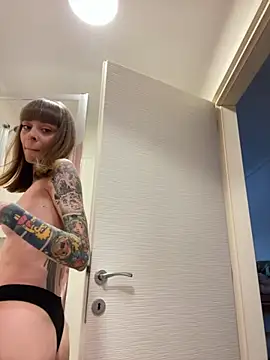 BabyBee  online show from 14, 10, 2025