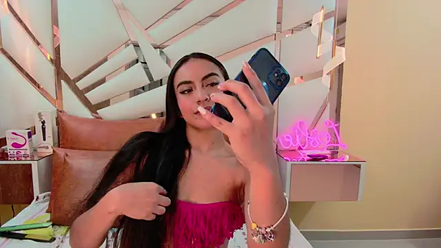 Leslie Bussh  online show from 17, 12, 2025