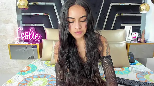 Leslie Bussh  online show from 30, 11, 2025