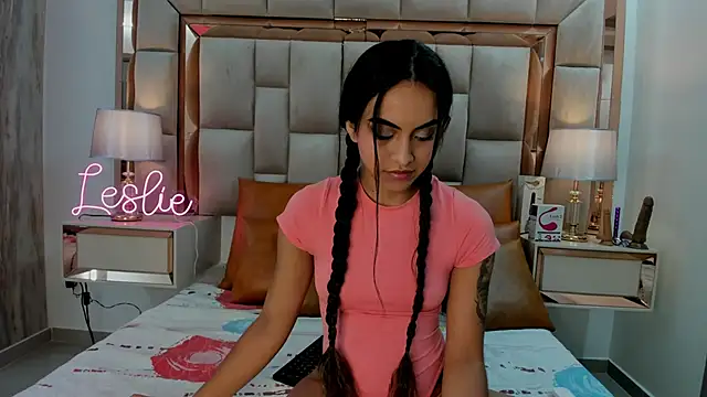 Leslie Bussh  online show from 17, 10, 2025