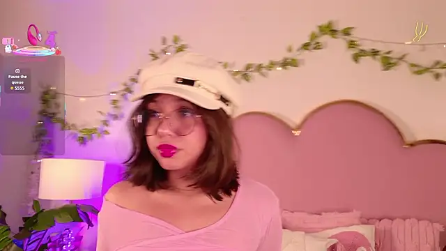 Snapshot of Lauuu2007 chatting on 7, 2, 2026 Lauuu2007 online show from 7, 2, 2026