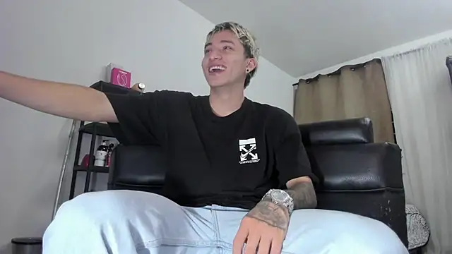 Snapshot of weesley_boy chatting on 6, 11, 2025 weesley boy online show from 6, 11, 2025