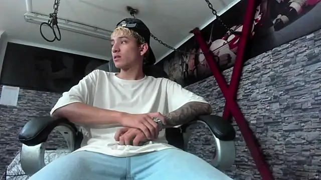 Snapshot of weesley_boy chatting on 6, 10, 2025 weesley boy online show from 6, 10, 2025