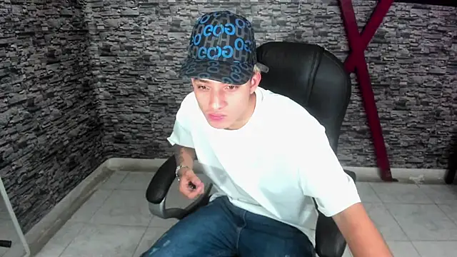 Snapshot of weesley_boy chatting on 8, 10, 2025 weesley boy online show from 8, 10, 2025