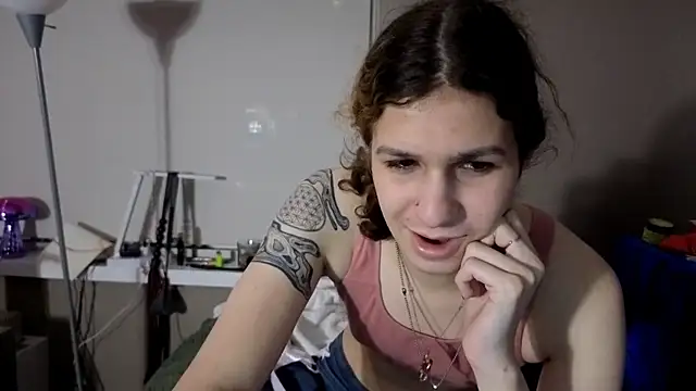 cuddlyavenue online show from 18, 1, 2026