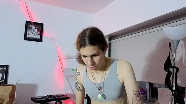 cuddlyavenue online show from 18, 11, 2025