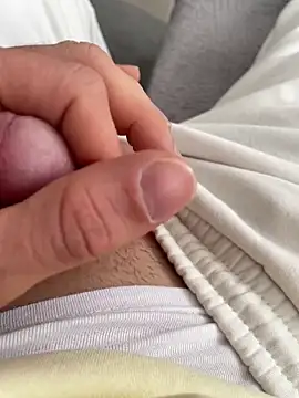 Snapshot of Milike_93 chatting on 19, 10, 2025 Milike 93 online show from 19, 10, 2025