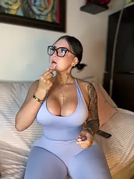 GabyMejiaa online show from 17, 12, 2025