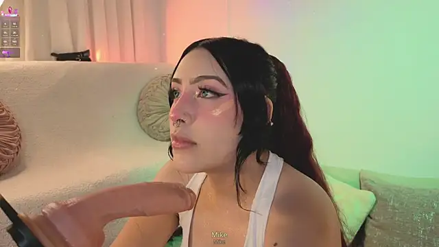 Snapshot of ashlynnlowe_ chatting on 22, 2, 2026 ashlynnlowe online show from 22, 2, 2026