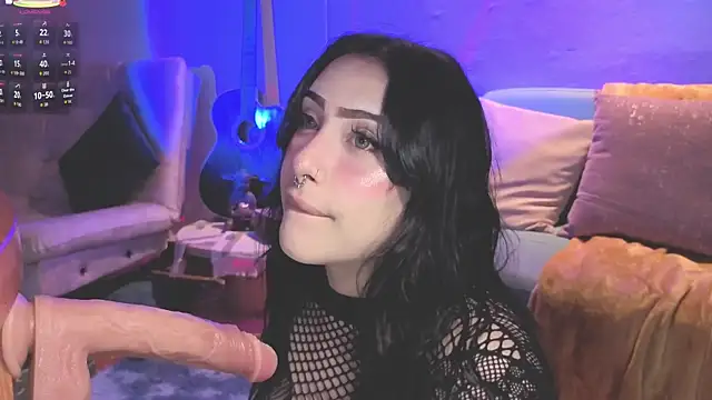 ashlynnlowe  online show from 4, 10, 2025