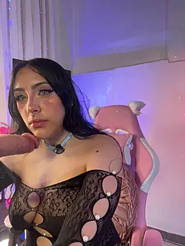 ashlynnlowe  online show from 7, 4, 2026