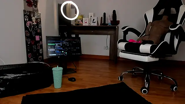 guynextdo0r online show from 23, 10, 2025