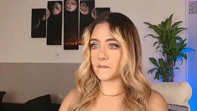 MaryMoon  online show from 30, 11, 2025