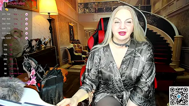 Nina Devillle online show from 24, 2, 2026