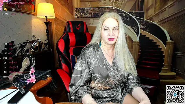 Nina Devillle online show from 5, 4, 2026