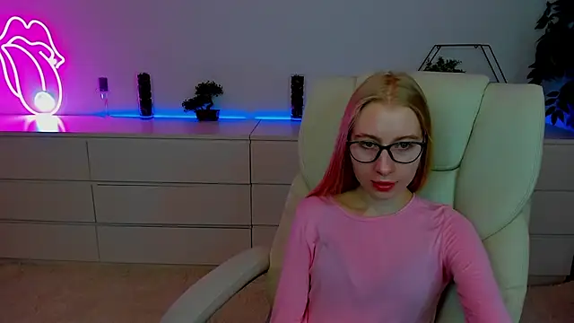 Alina Blonde online show from 7, 10, 2025