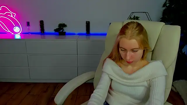 Alina Blonde online show from 3, 11, 2025