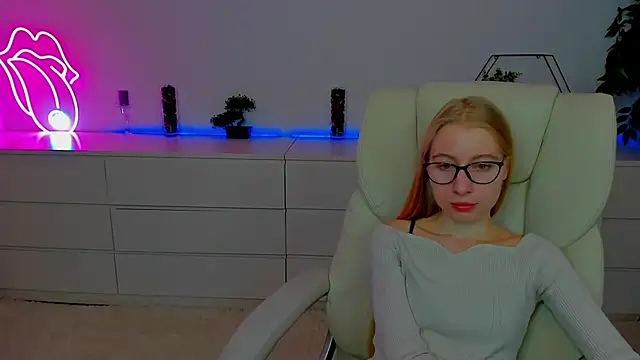 Alina Blonde online show from 8, 10, 2025