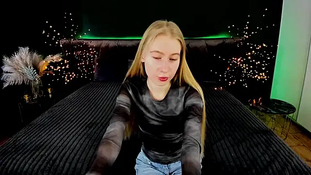 Alina Blonde online show from 14, 9, 2025