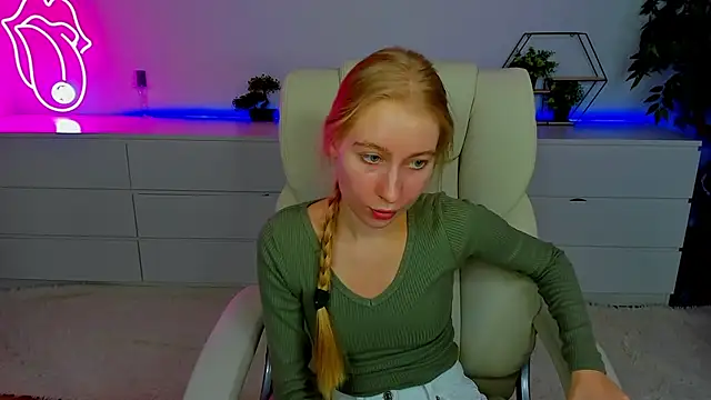 Alina Blonde online show from 1, 10, 2025