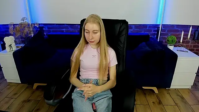 Alina Blonde online show from 11, 9, 2025