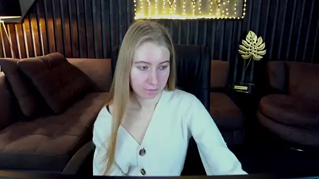 Alina Blonde online show from 2, 4, 2026