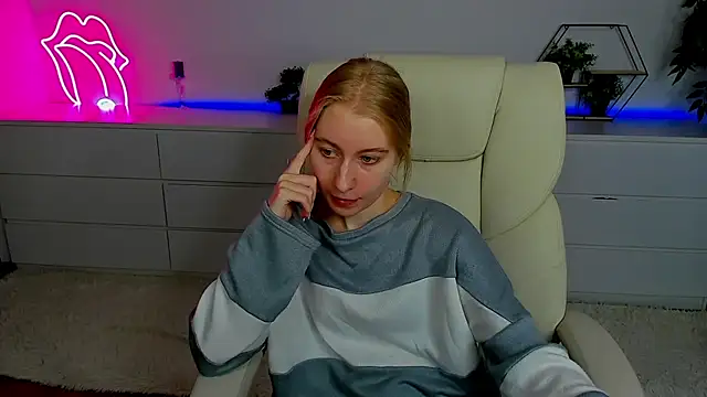 Alina Blonde online show from 26, 9, 2025