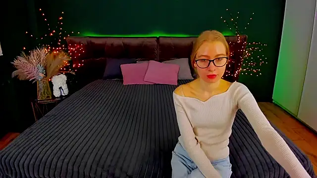 Alina Blonde online show from 19, 10, 2025