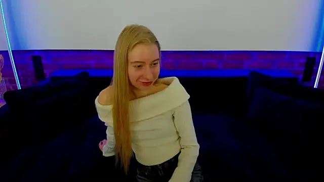 Alina Blonde online show from 2, 12, 2025