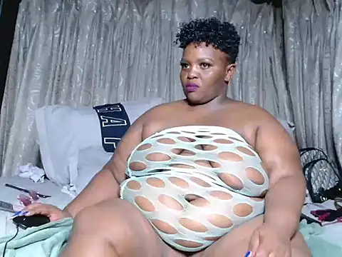 Snapshot of Bustyboobs02xx chatting on 4, 11, 2025 Bustyboobs02xx online show from 4, 11, 2025