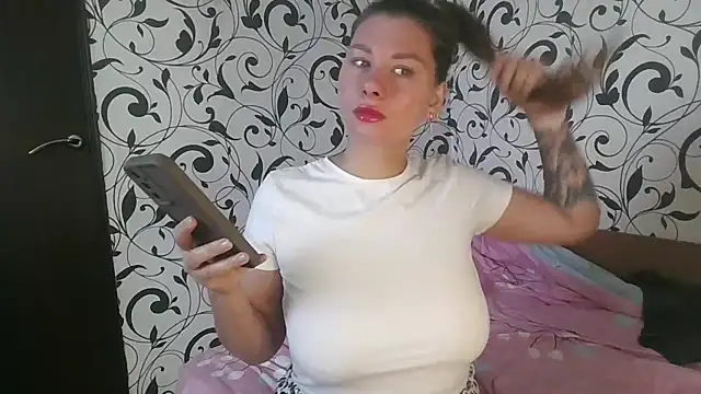 Snapshot of YourEmilie chatting on 23, 10, 2025 YourEmilie online show from 23, 10, 2025