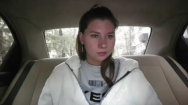 Snapshot of YourEmilie chatting on 6, 10, 2025 YourEmilie online show from 6, 10, 2025