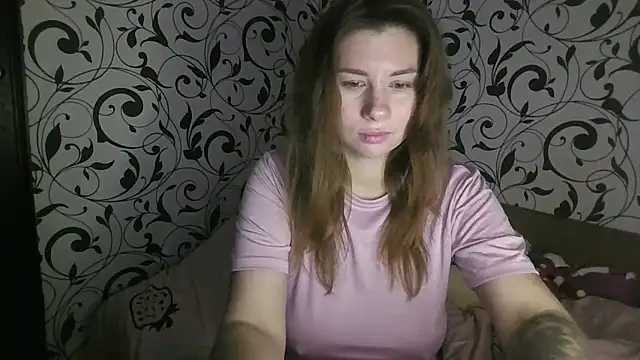 Snapshot of YourEmilie chatting on 7, 11, 2025 YourEmilie online show from 7, 11, 2025