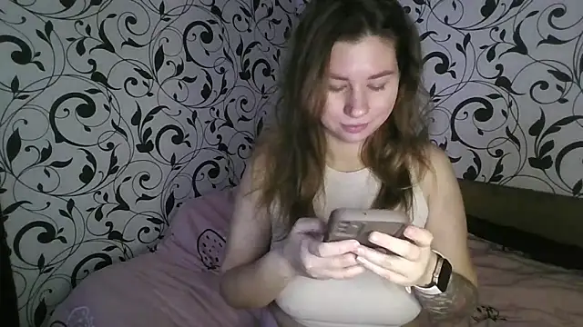 Snapshot of YourEmilie chatting on 24, 11, 2025 YourEmilie online show from 24, 11, 2025