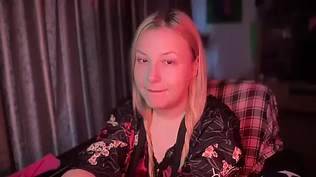 BikiHellena online show from 8, 11, 2025