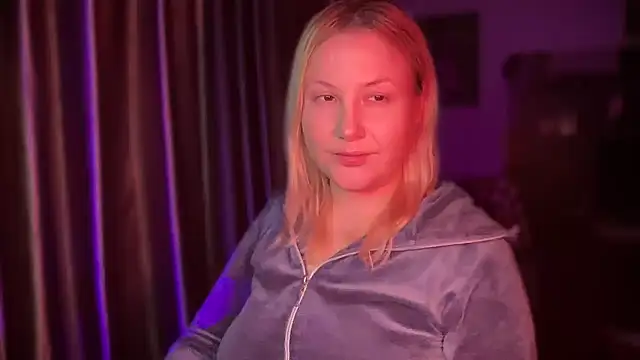 BikiHellena online show from 2, 2, 2026