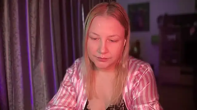 BikiHellena online show from 7, 4, 2026