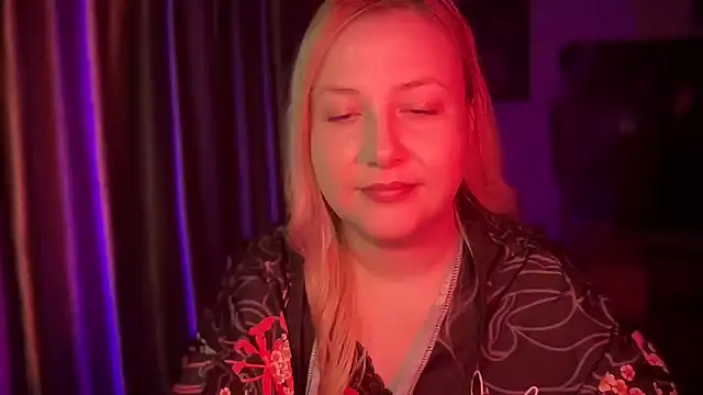 BikiHellena online show from 10, 11, 2025