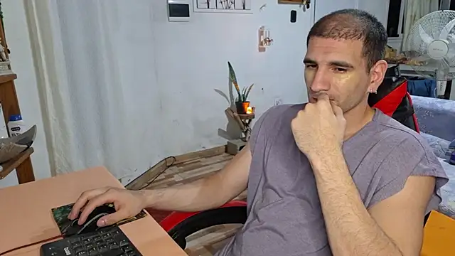 Snapshot of ObeyLust chatting on 23, 12, 2025 ObeyLust online show from 23, 12, 2025