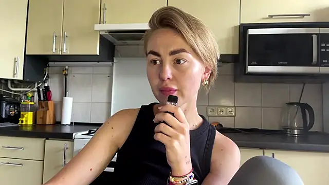 Snapshot of MartaLuna_ chatting on 11, 7, 2026 MartaLuna online show from 11, 7, 2026