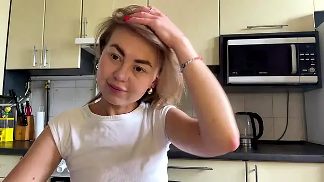 Snapshot of MartaLuna_ chatting on 15, 6, 2026 MartaLuna online show from 15, 6, 2026