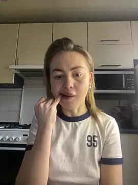 Snapshot of MartaLuna_ chatting on 25, 2, 2026 MartaLuna online show from 25, 2, 2026