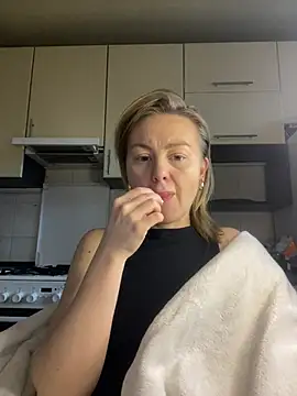 Snapshot of MartaLuna_ chatting on 3, 2, 2026 MartaLuna online show from 3, 2, 2026